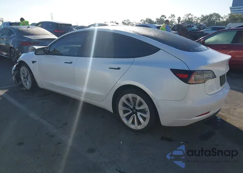 2022 Tesla Model 3 Long Range Dual Motor All-Wheel Drive z USA, uszkodzony, nr VIN 5YJ3E1EB9NF137185